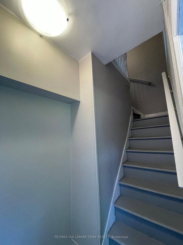 B - 270 Moffat Street