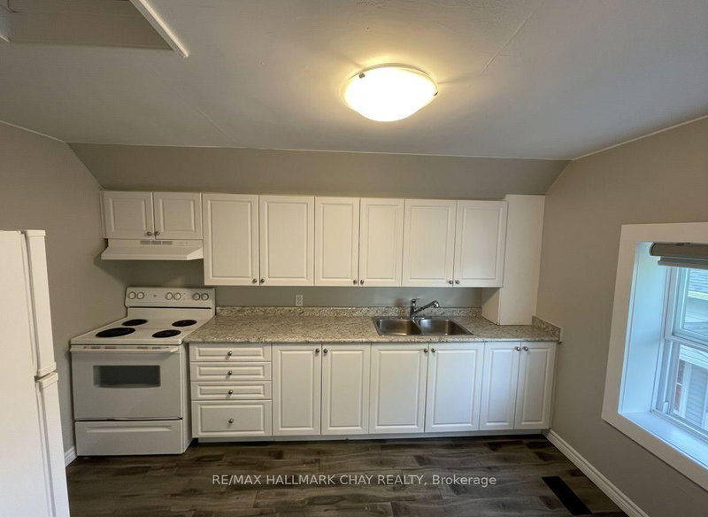 B - 270 Moffat St, Orillia, L3V 4G1 | Image 3