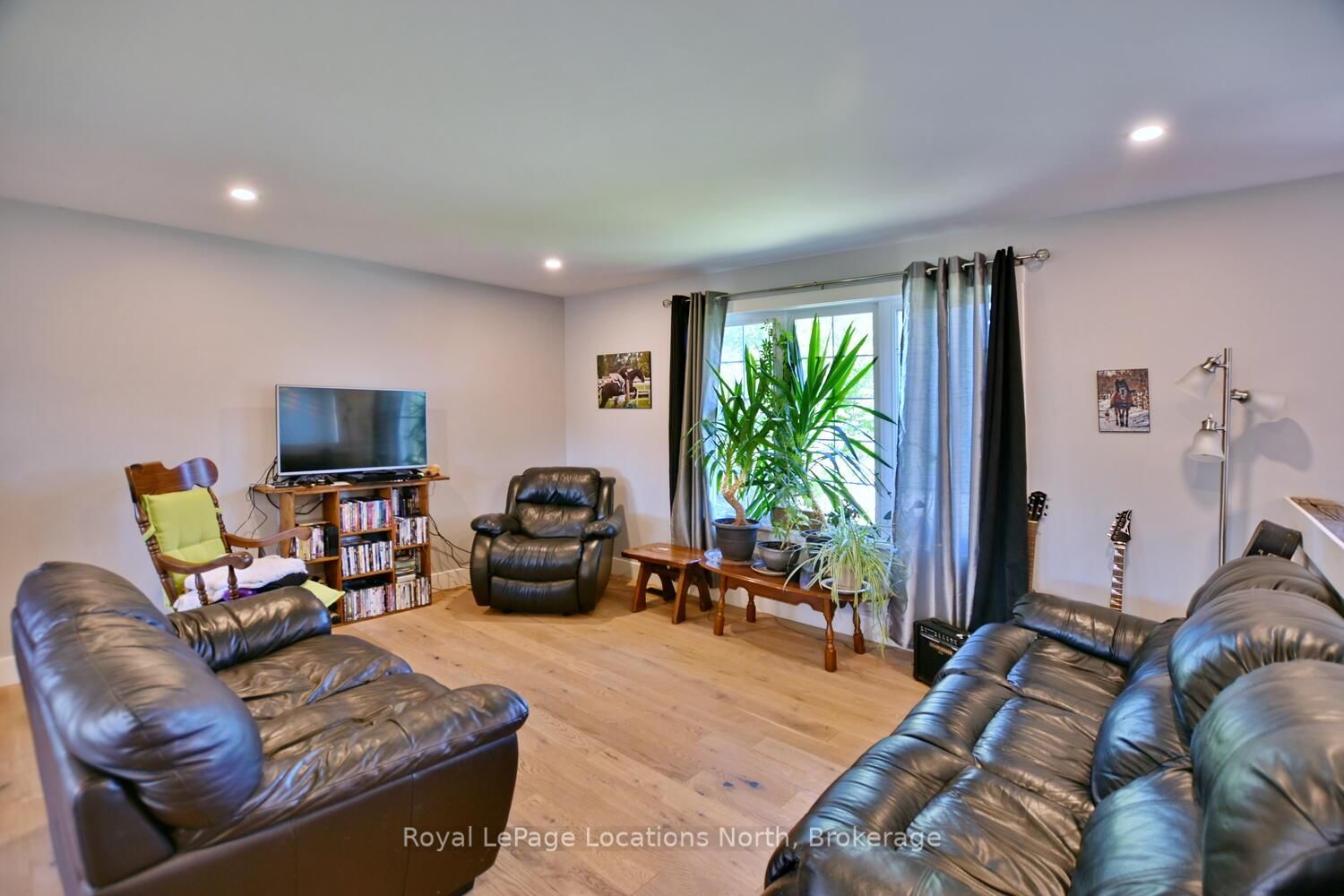 Detached House for sale at 44 DONALD Avenue, Clearview, Ontario, L0M 1P0 - Nottawa - MLS: S12994404