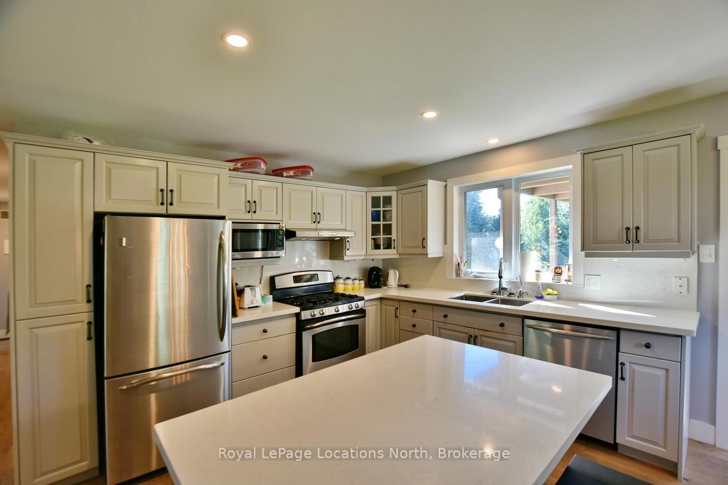 Detached House for sale at 44 DONALD Avenue, Clearview, Ontario, L0M 1P0 - Nottawa - MLS: S12994404