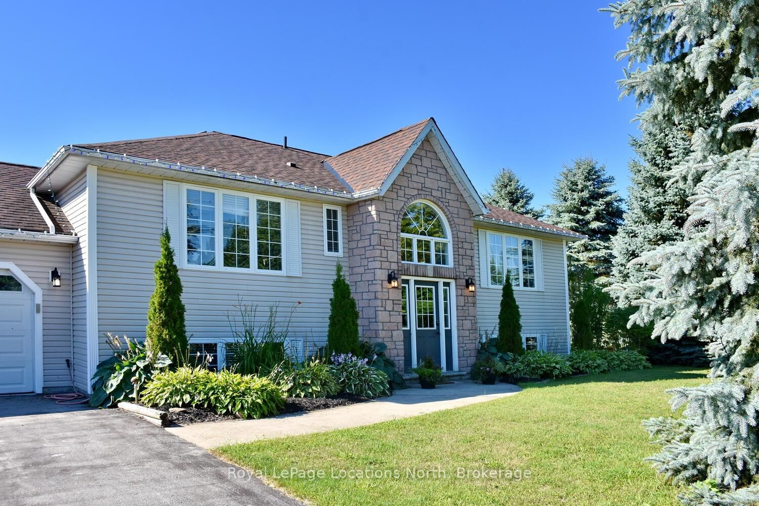 Detached House for sale at 44 DONALD Avenue, Clearview, Ontario, L0M 1P0 - Nottawa - MLS: S12994404