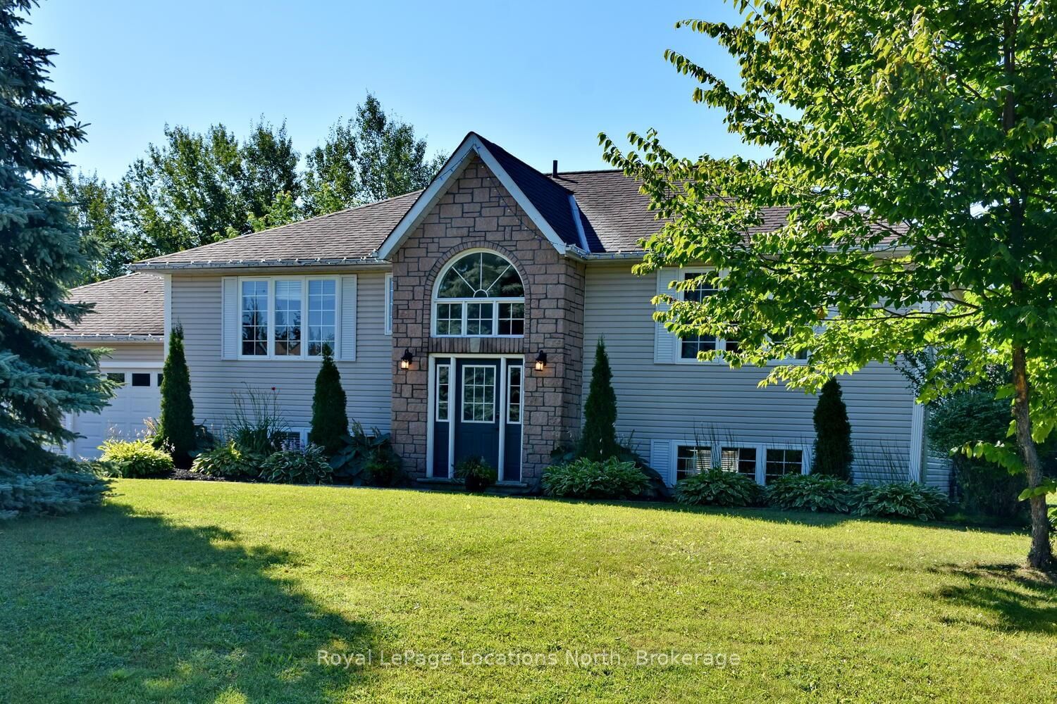 Detached House for sale at 44 DONALD Avenue, Clearview, Ontario, L0M 1P0 - Nottawa - MLS: S12994404