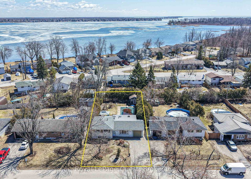 333 Collins Dr, Orillia, L3V 1E5 | Image 2