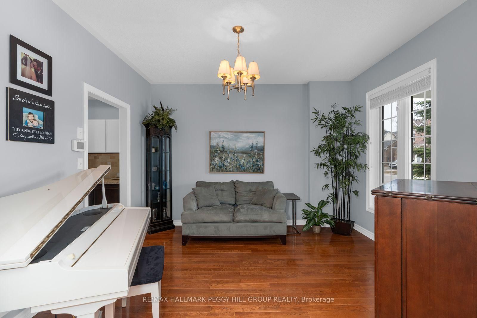 Detached House for sale at 20 The Queensway, Barrie, Ontario, L4M 7H6 - Innis-Shore - MLS: S12995294