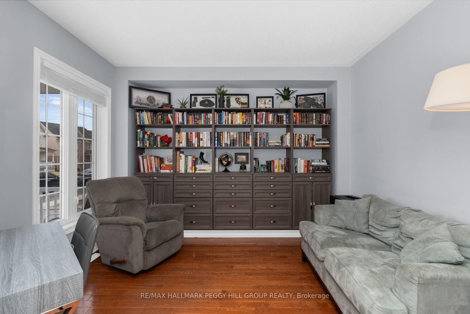 Detached House for sale at 20 The Queensway, Barrie, Ontario, L4M 7H6 - Innis-Shore - MLS: S12995294