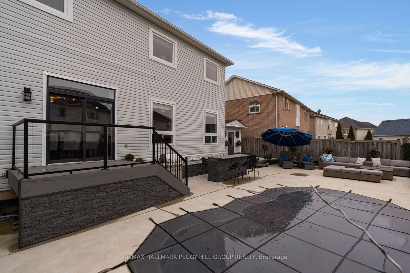 Detached House for sale at 20 The Queensway, Barrie, Ontario, L4M 7H6 - Innis-Shore - MLS: S12995294