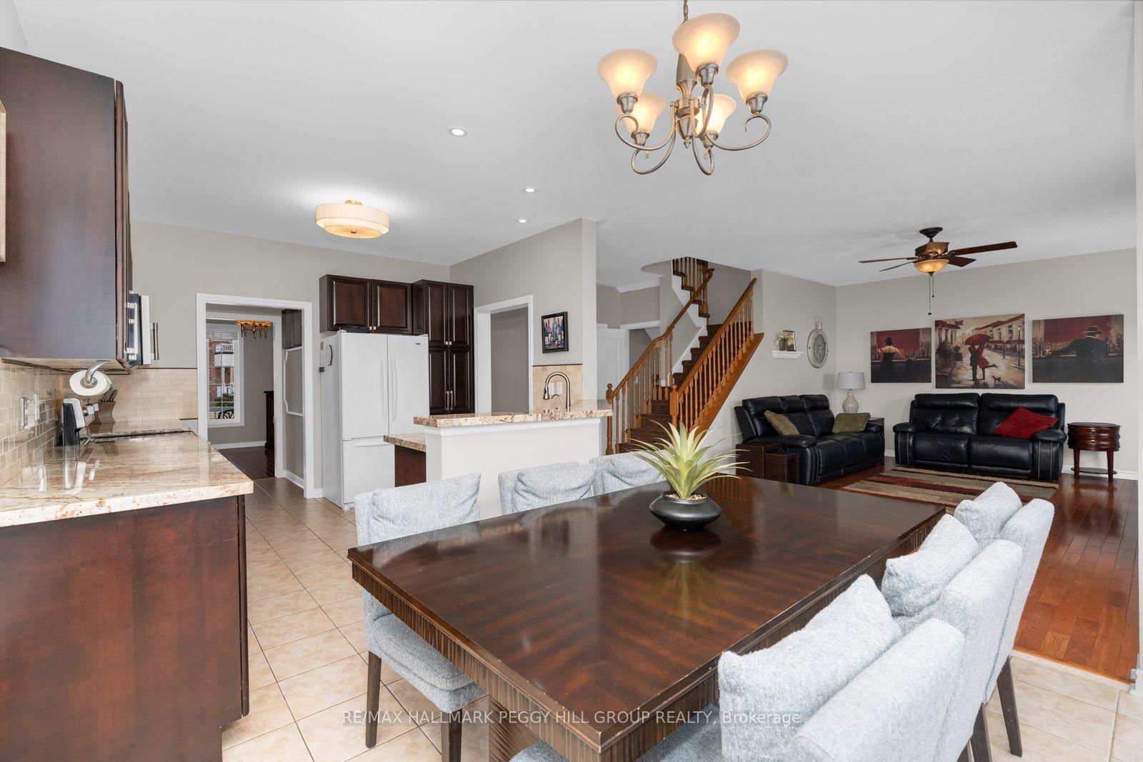 Detached House for sale at 20 The Queensway, Barrie, Ontario, L4M 7H6 - Innis-Shore - MLS: S12995294