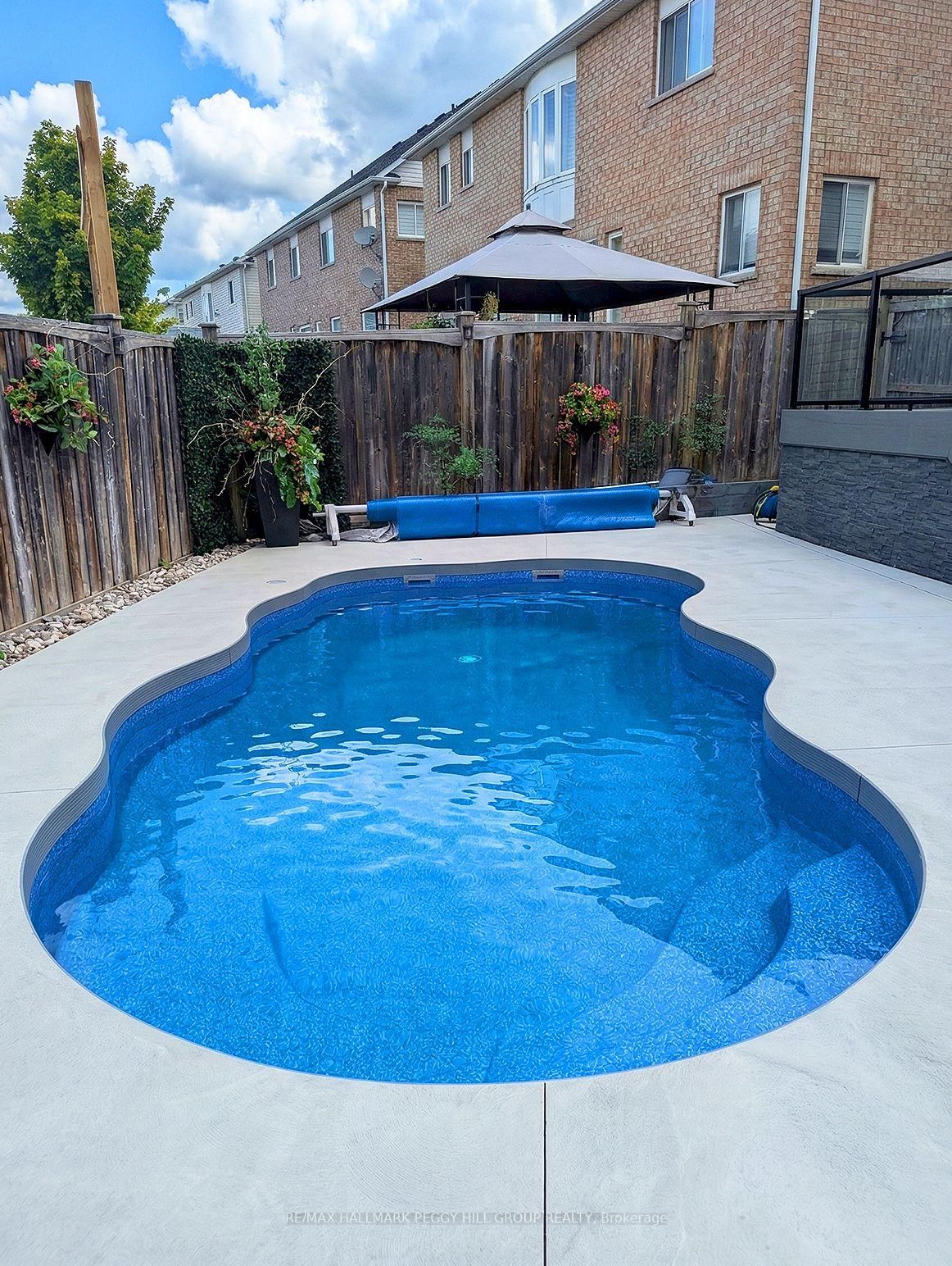 Detached House for sale at 20 The Queensway, Barrie, Ontario, L4M 7H6 - Innis-Shore - MLS: S12995294