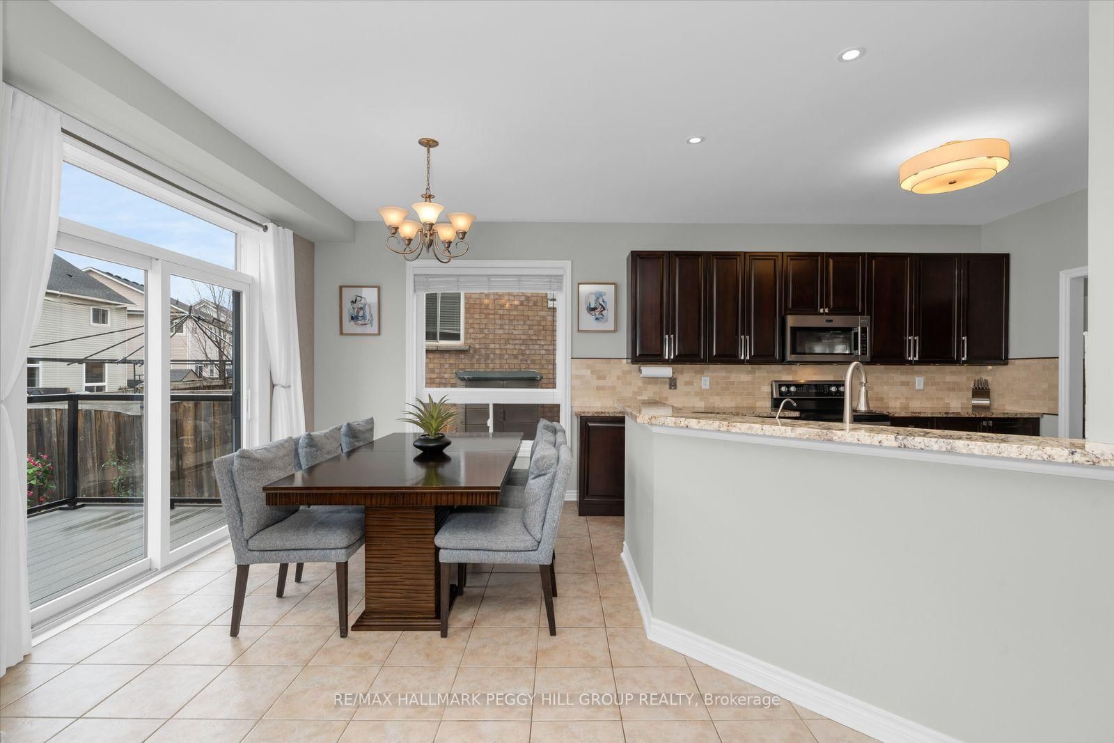 Detached House for sale at 20 The Queensway, Barrie, Ontario, L4M 7H6 - Innis-Shore - MLS: S12995294