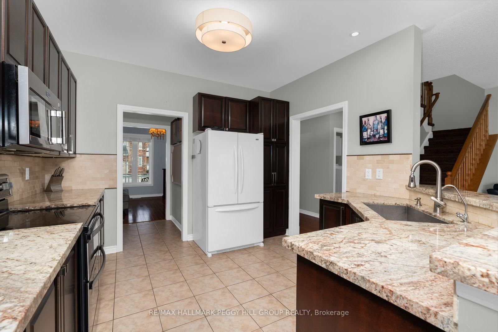 Detached House for sale at 20 The Queensway, Barrie, Ontario, L4M 7H6 - Innis-Shore - MLS: S12995294