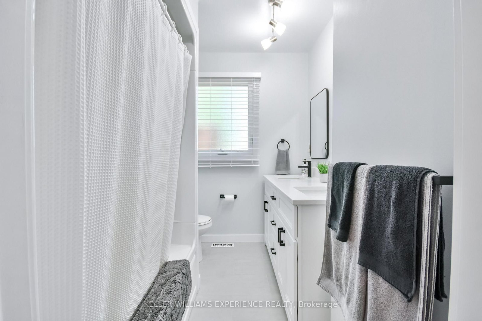 Detached House for sale at 80 Cundles Road, Barrie, Ontario, L4M 2Z7 - Cundles East - MLS: S12996174