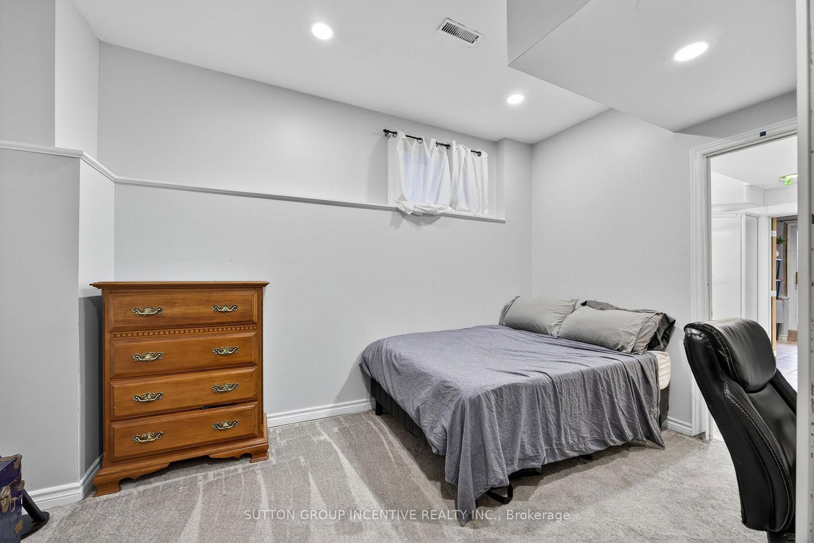 Detached House for sale at 4 Dunnett Drive, Barrie, Ontario, L4N 0H8 - Ardagh - MLS: S12996902