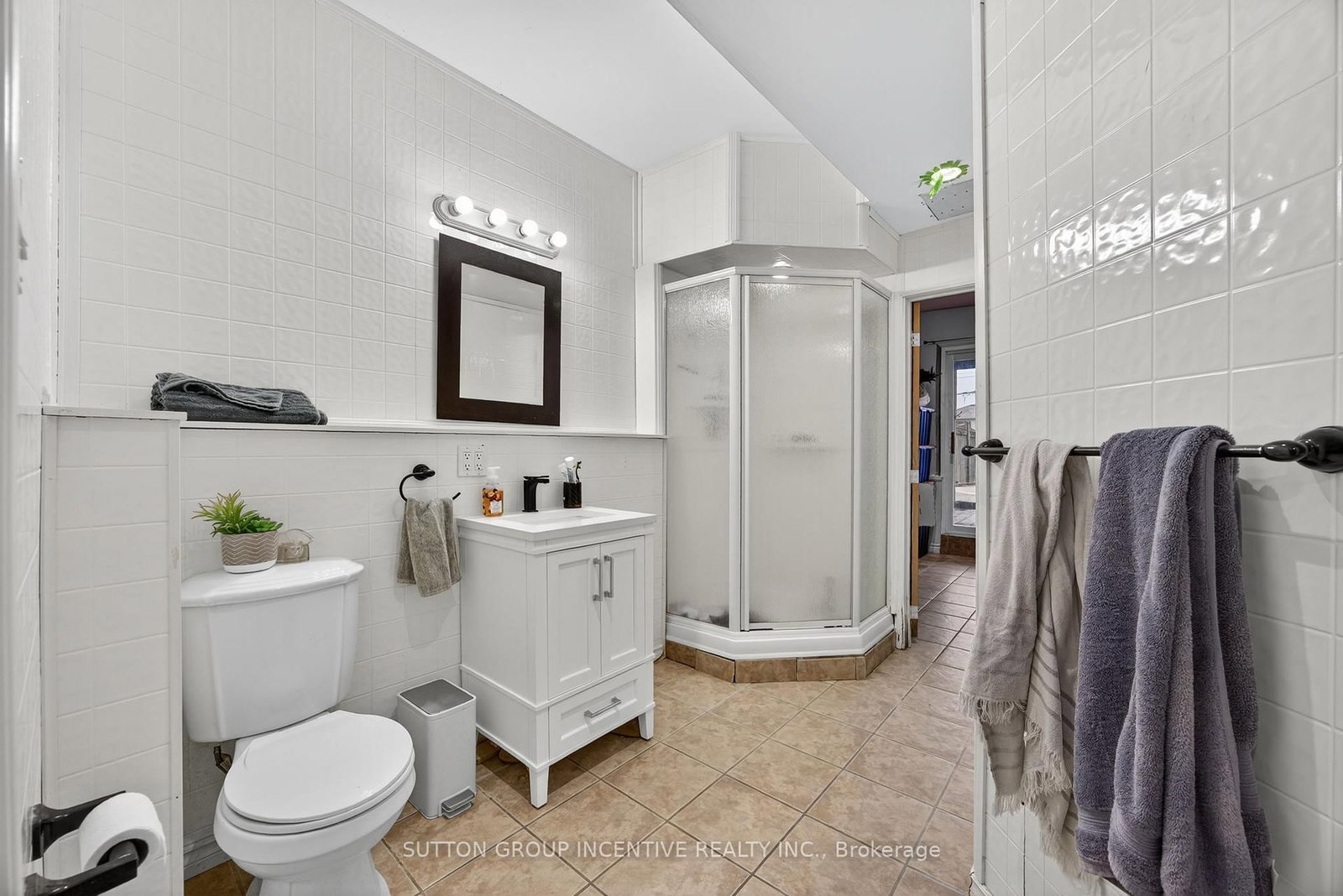 Detached House for sale at 4 Dunnett Drive, Barrie, Ontario, L4N 0H8 - Ardagh - MLS: S12996902