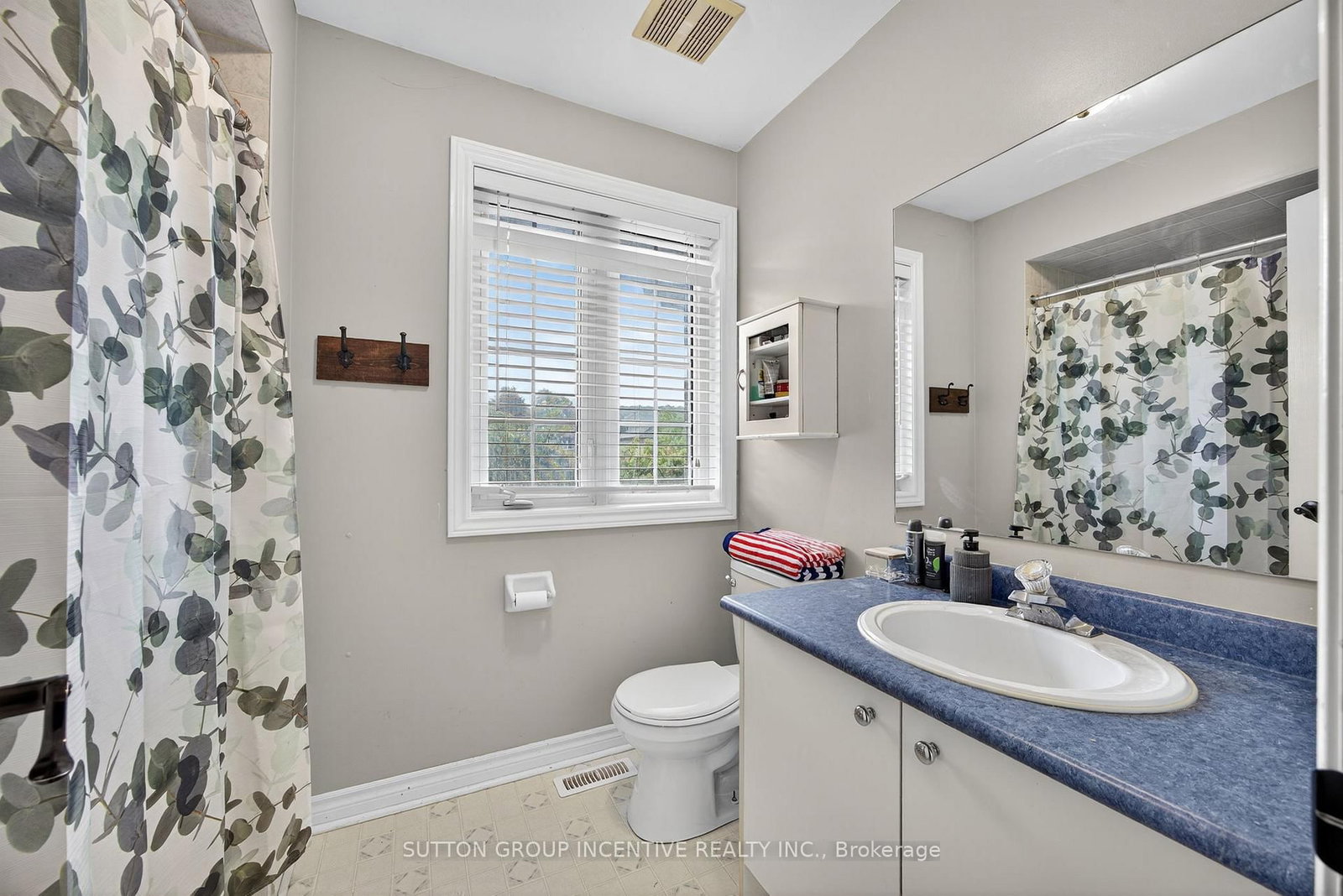 Detached House for sale at 4 Dunnett Drive, Barrie, Ontario, L4N 0H8 - Ardagh - MLS: S12996902