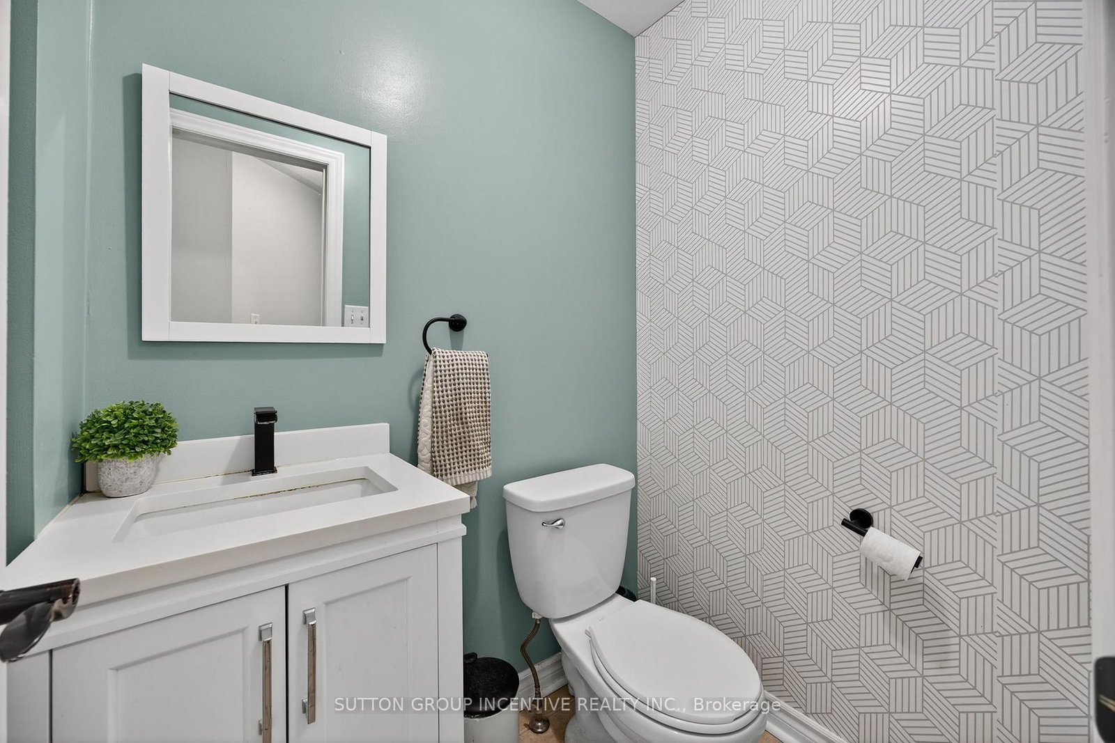 Detached House for sale at 4 Dunnett Drive, Barrie, Ontario, L4N 0H8 - Ardagh - MLS: S12996902