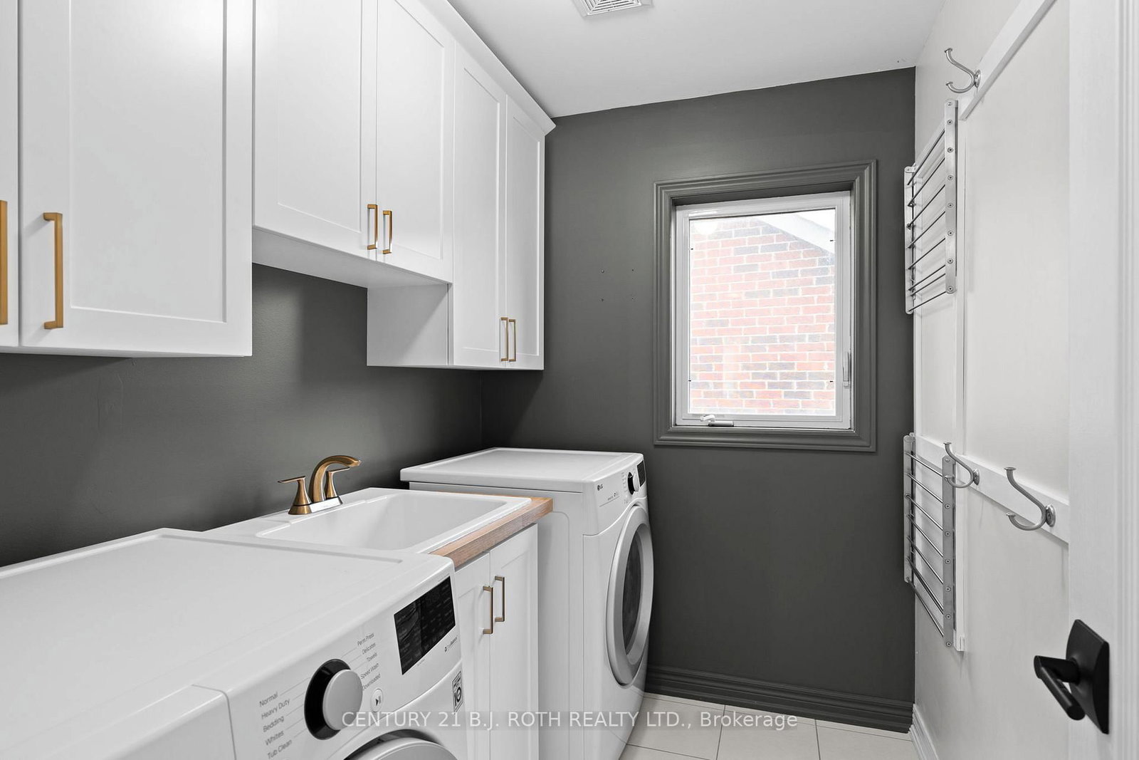 Detached House for sale at 30 Megan Crescent, Barrie, Ontario, L4N 6E2 - Holly - MLS: S12997354