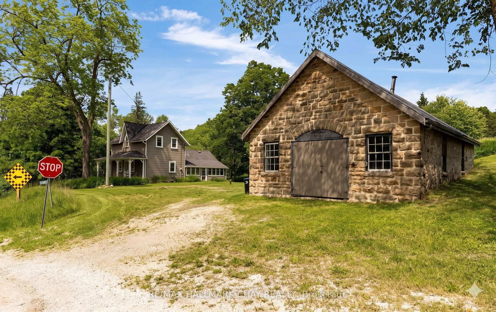 8997 County Road 9 • Clearview, ON photo 2