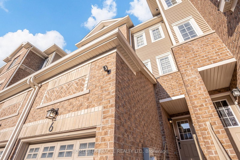 6 Pumpkin Corner Cres, Barrie, L9J 0T6 | Image 2