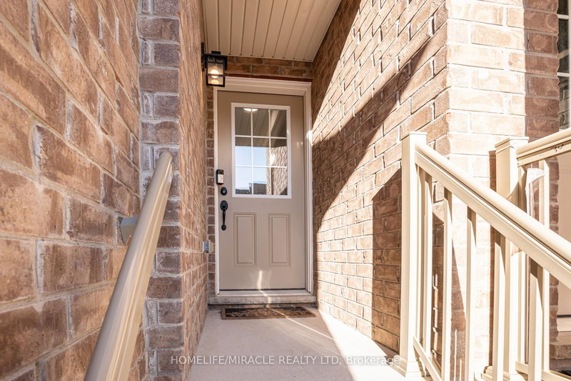 6 Pumpkin Corner Cres, Barrie, L9J 0T6 | Image 3