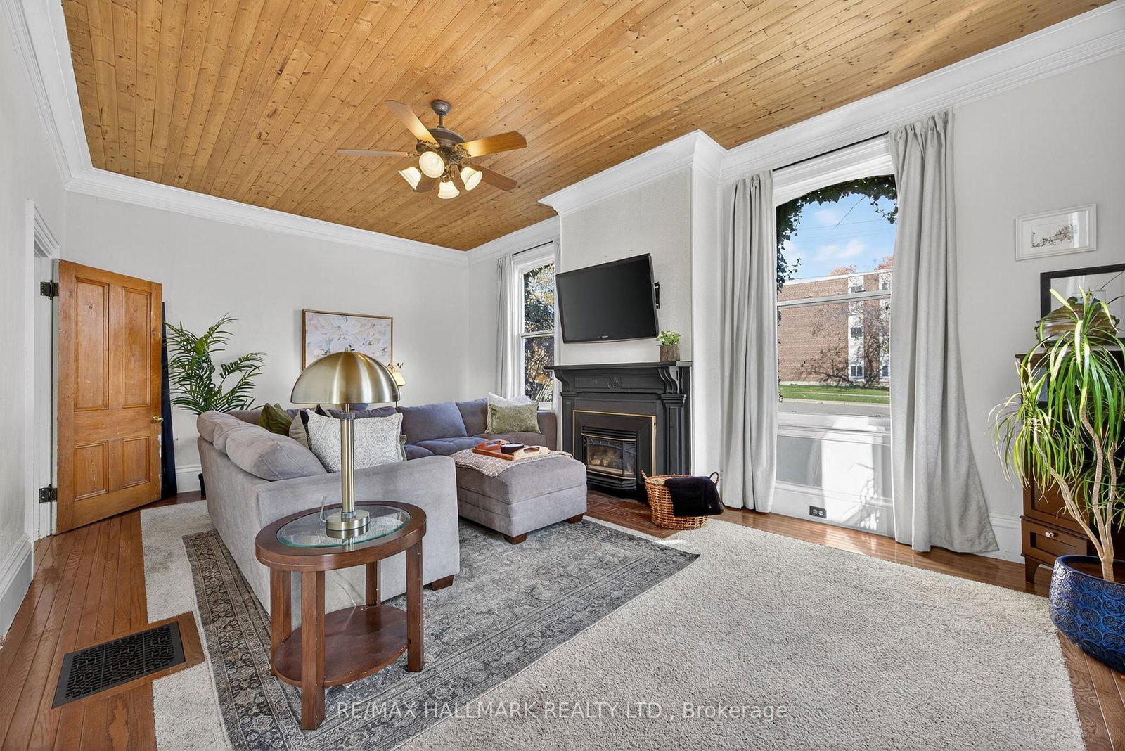 Detached House for sale at 84 Wellington Street, Barrie, Ontario, L4M 3K9 - Wellington - MLS: S12997994