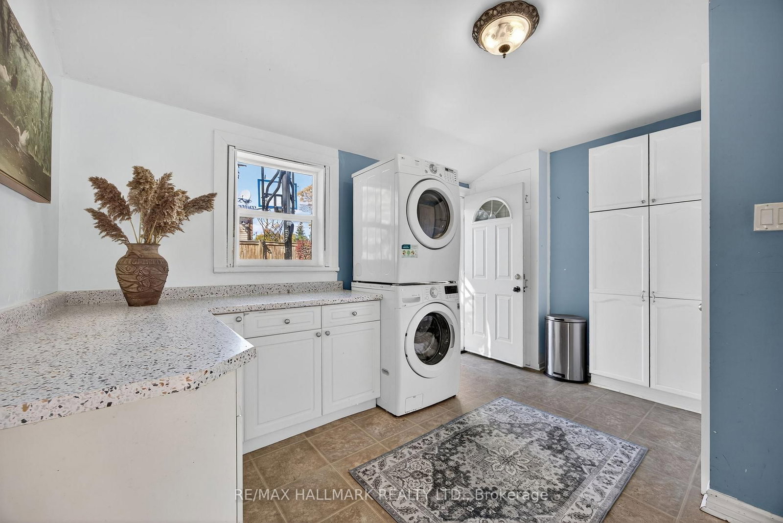 Detached House for sale at 84 Wellington Street, Barrie, Ontario, L4M 3K9 - Wellington - MLS: S12997994