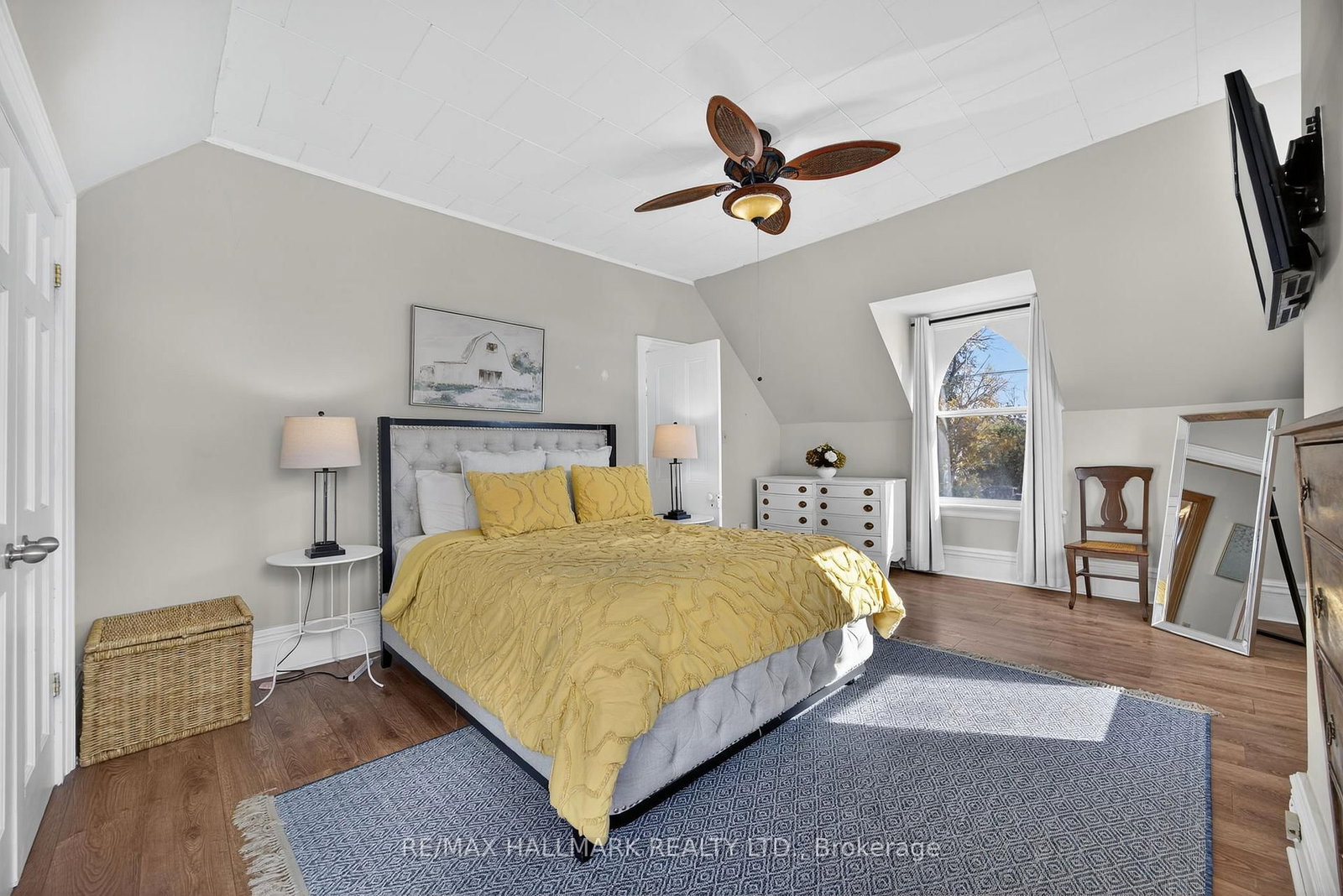 Detached House for sale at 84 Wellington Street, Barrie, Ontario, L4M 3K9 - Wellington - MLS: S12997994