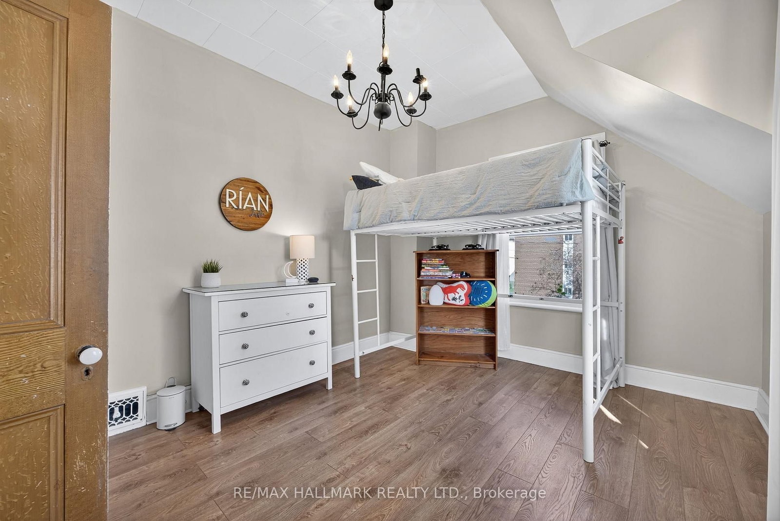 Detached House for sale at 84 Wellington Street, Barrie, Ontario, L4M 3K9 - Wellington - MLS: S12997994