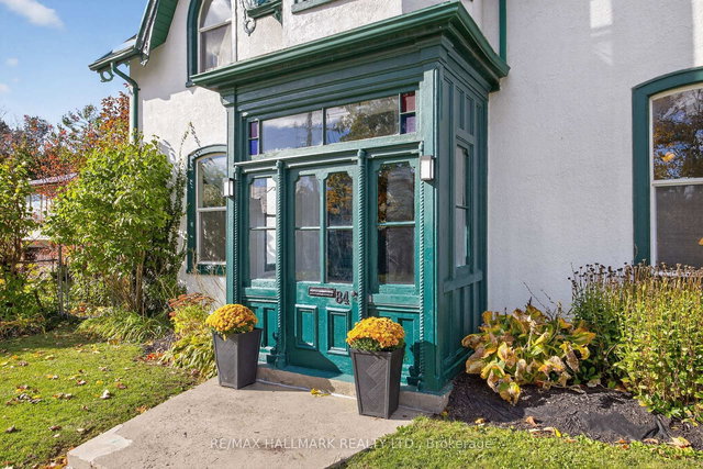 84 Wellington Street E