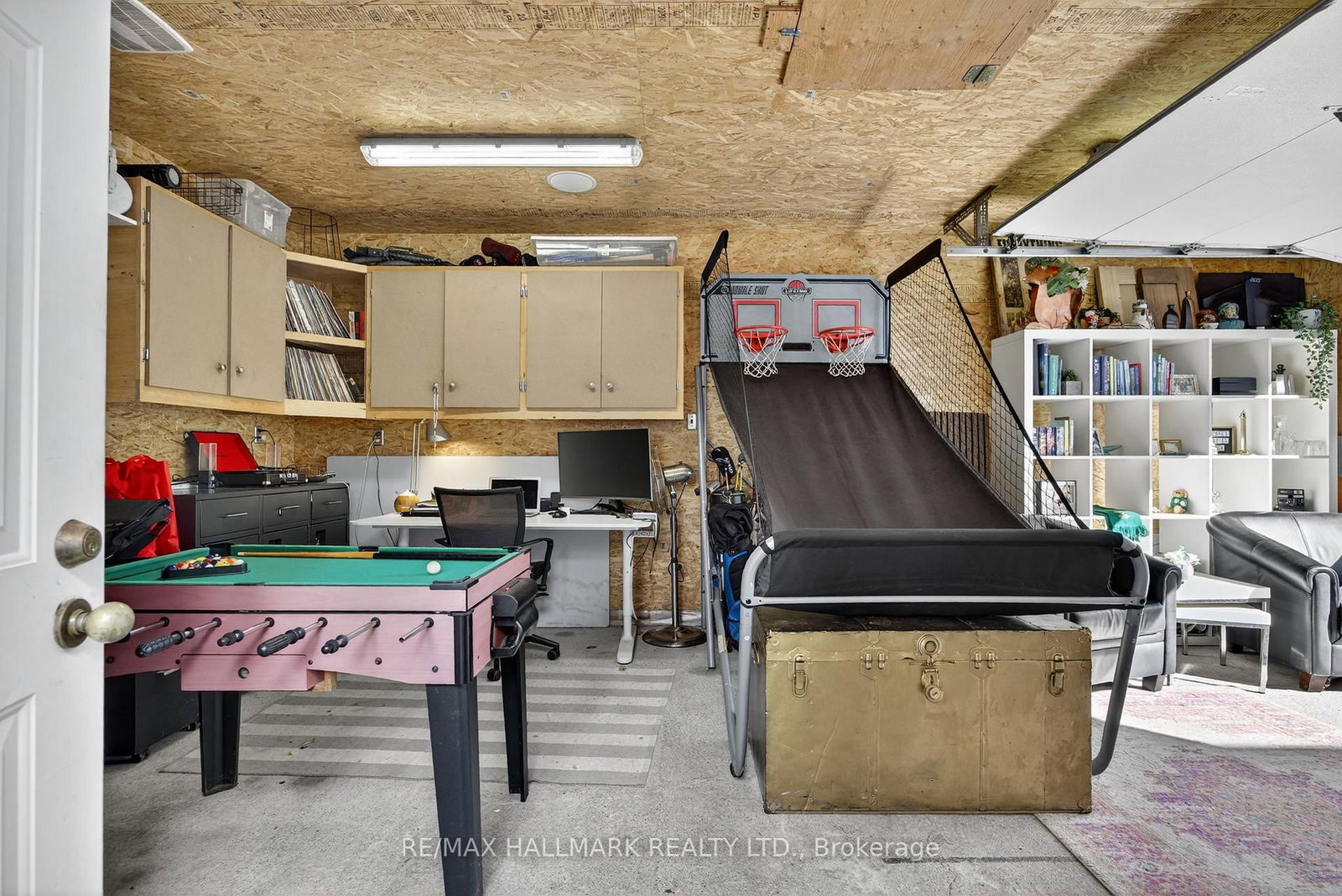 Detached House for sale at 84 Wellington Street, Barrie, Ontario, L4M 3K9 - Wellington - MLS: S12997994