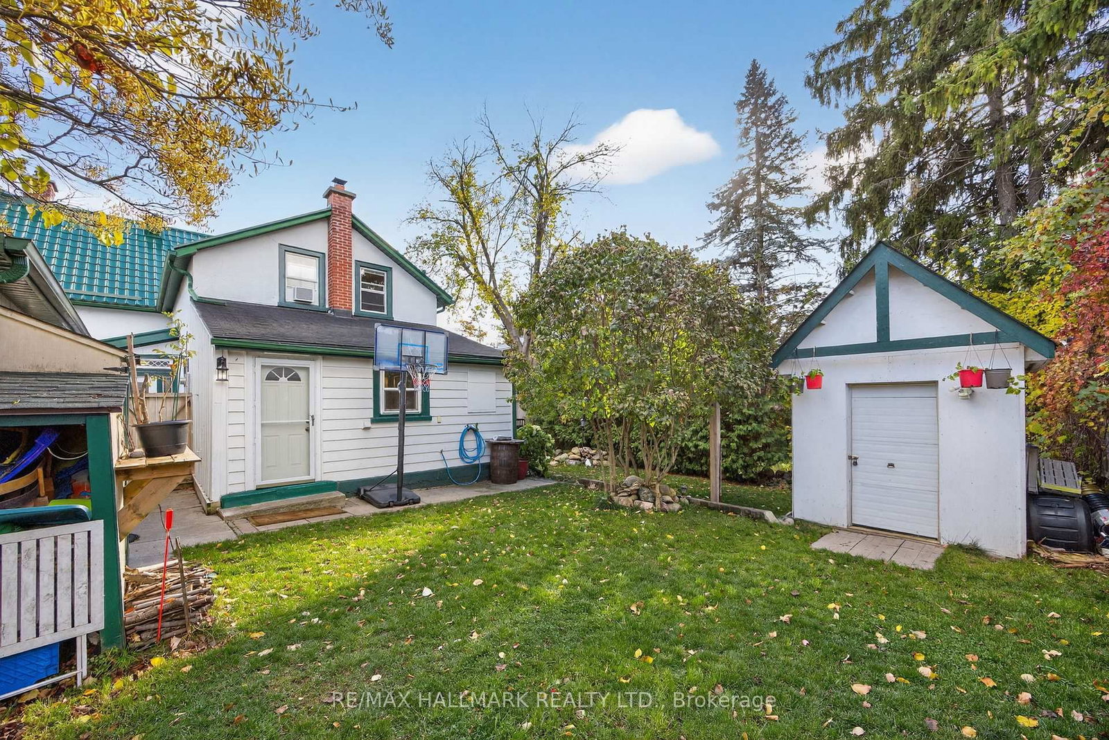 Detached House for sale at 84 Wellington Street, Barrie, Ontario, L4M 3K9 - Wellington - MLS: S12997994