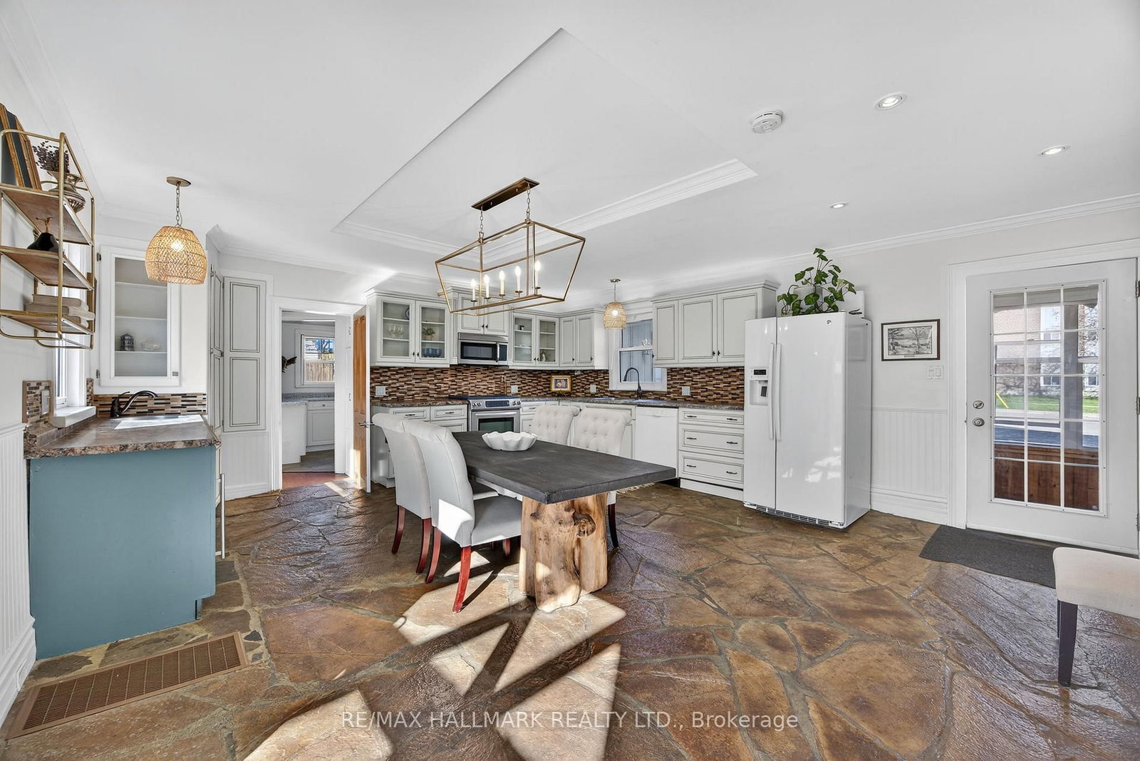 Detached House for sale at 84 Wellington Street, Barrie, Ontario, L4M 3K9 - Wellington - MLS: S12997994