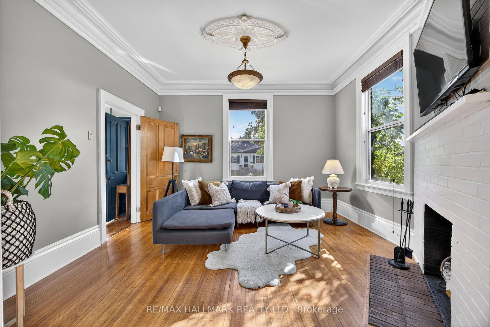 Detached House for sale at 84 Wellington Street, Barrie, Ontario, L4M 3K9 - Wellington - MLS: S12997994