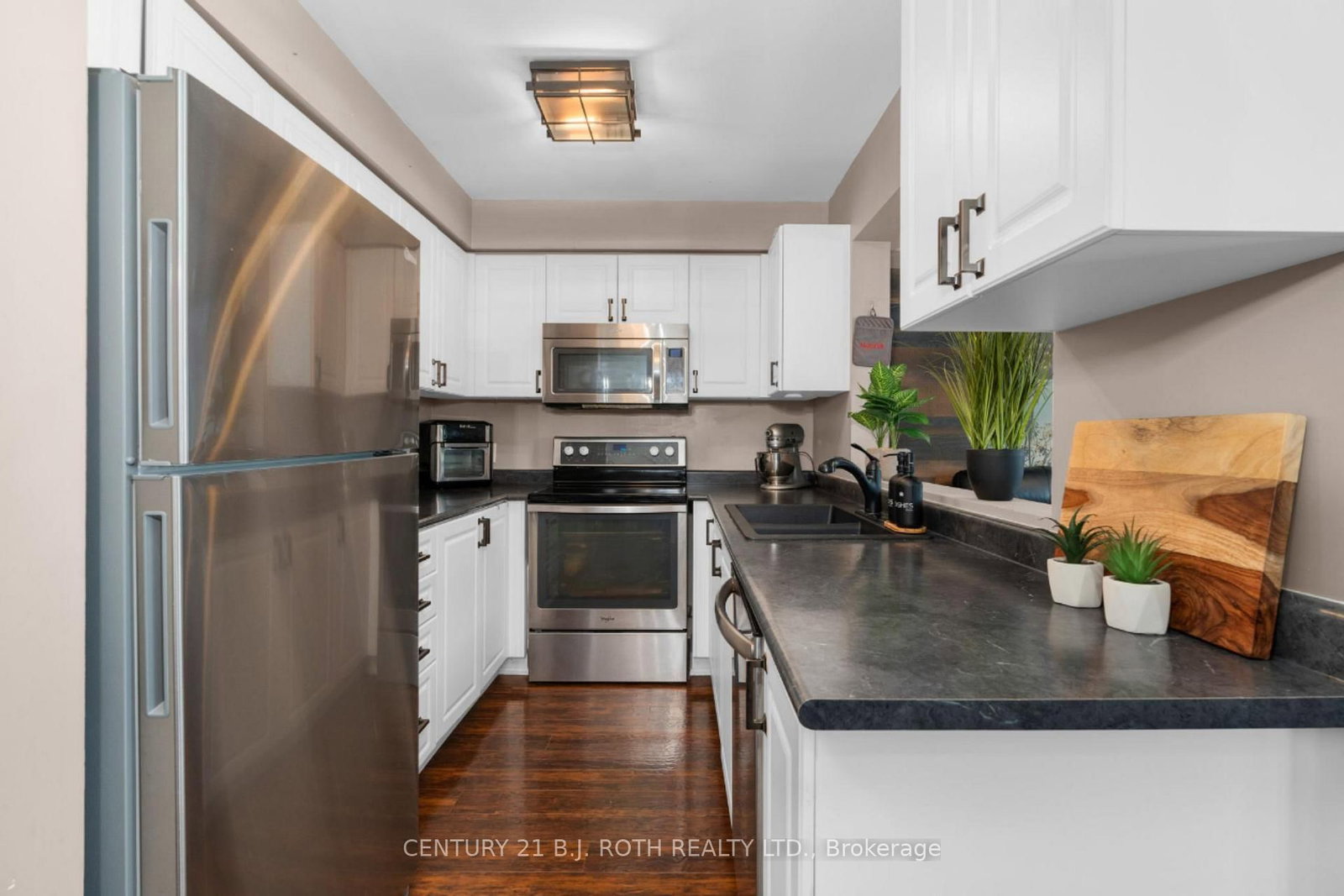 221 Harvie Road - Photo 11