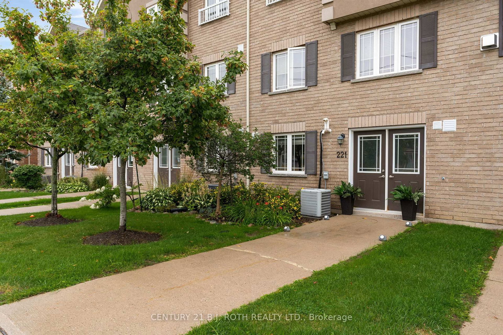 221 Harvie Road - Photo 3