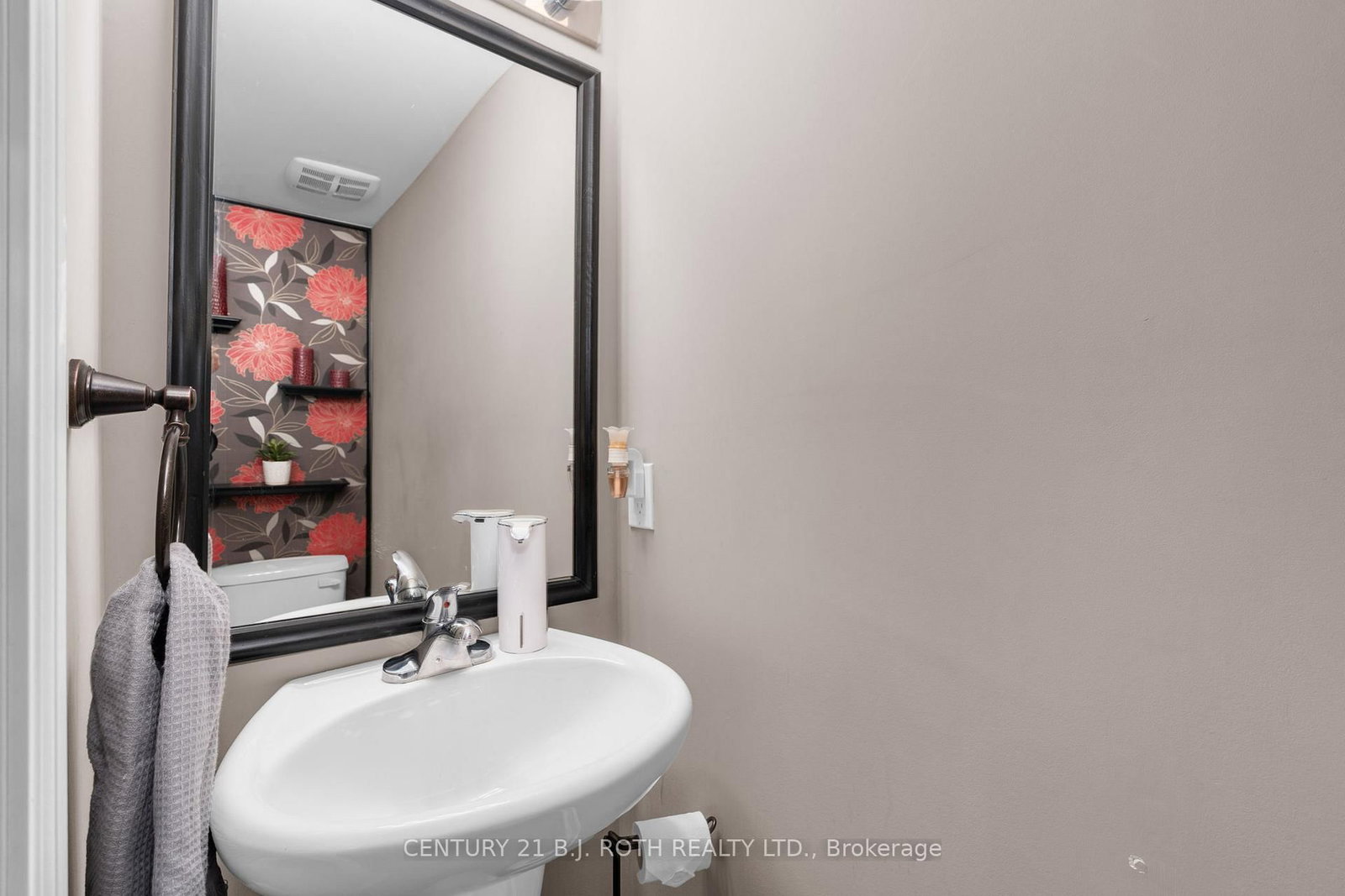 221 Harvie Road - Photo 8