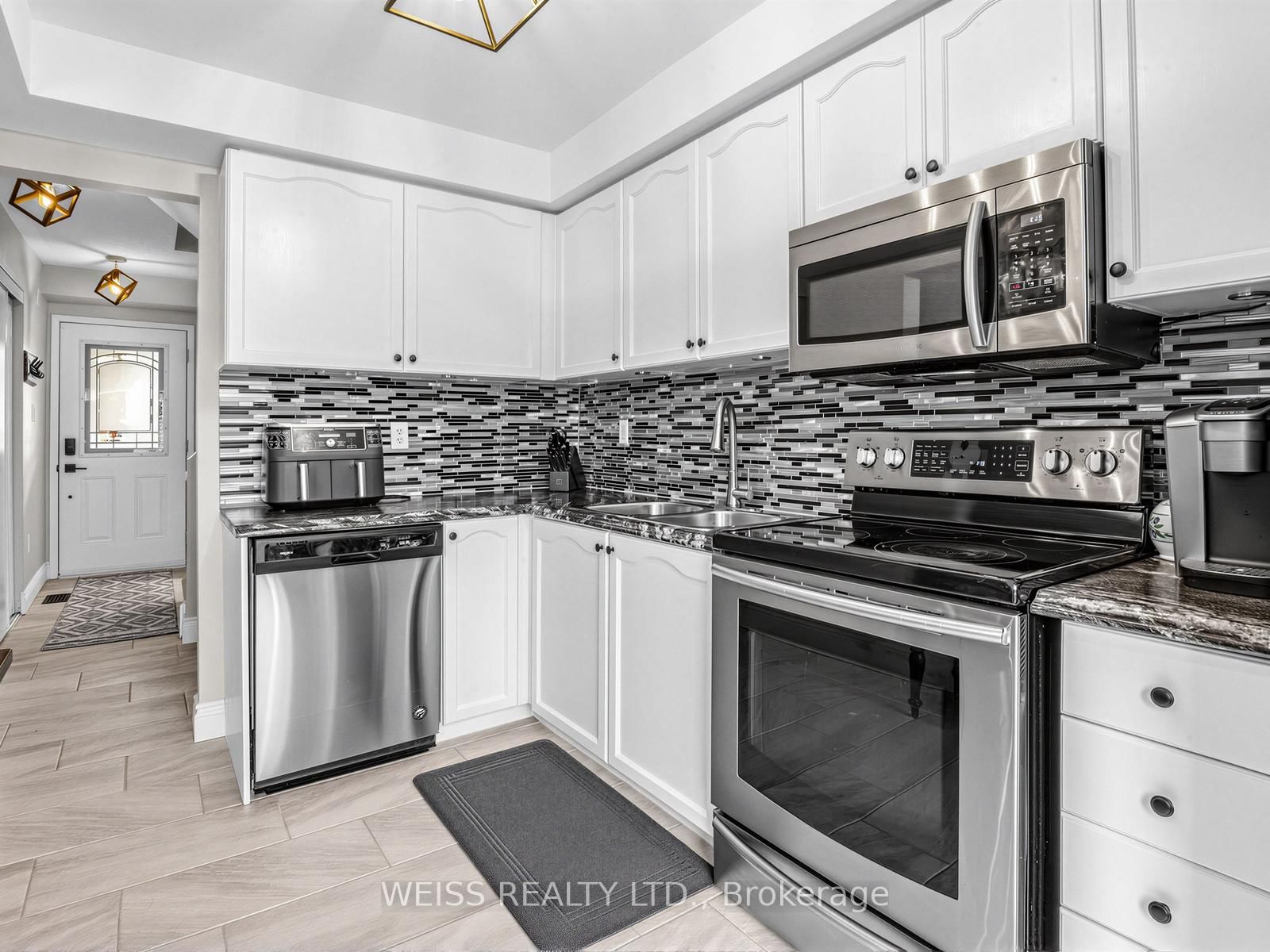 Townhouse for sale at 12 Sunset Place, Barrie, Ontario, L4N 0T7 - Holly - MLS: S12999660