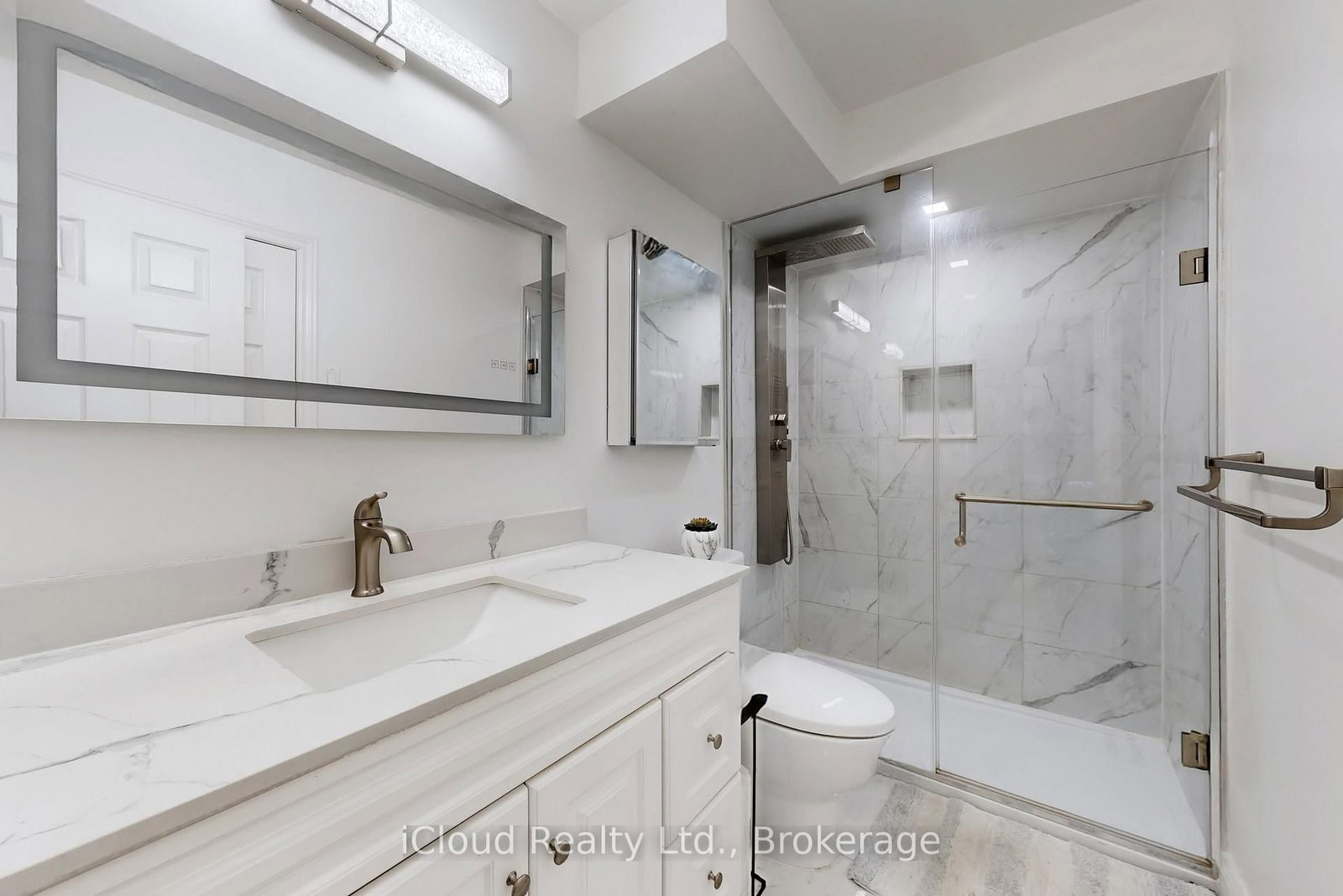 Detached House for sale at 197 Mapleton Avenue, Barrie, Ontario, L4N 8T5 - Holly - MLS: S12999714