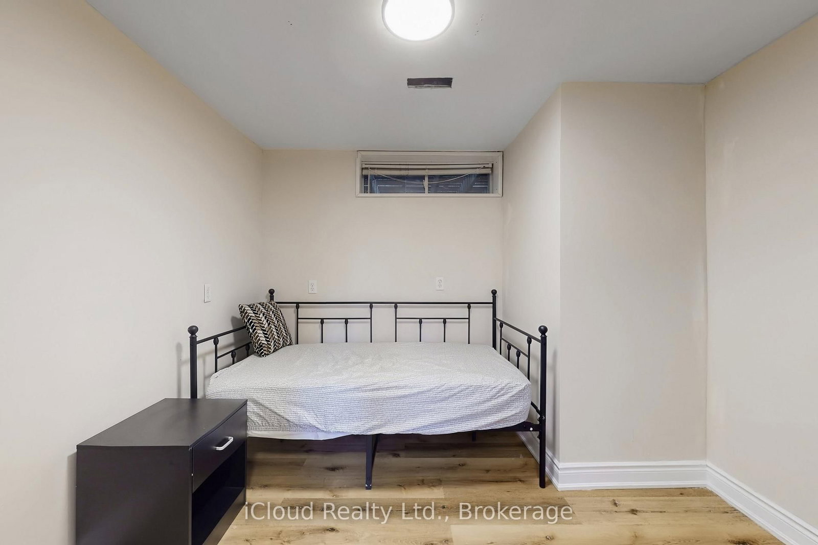 Detached House for sale at 197 Mapleton Avenue, Barrie, Ontario, L4N 8T5 - Holly - MLS: S12999714