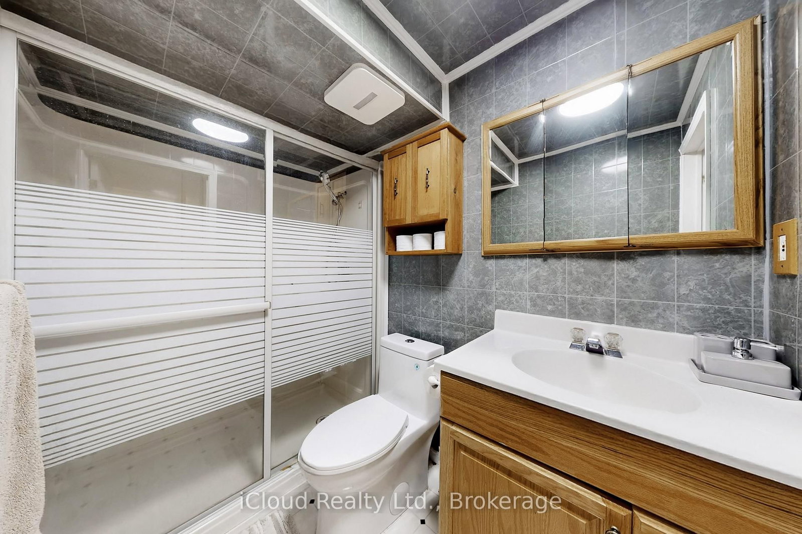 Detached House for sale at 197 Mapleton Avenue, Barrie, Ontario, L4N 8T5 - Holly - MLS: S12999714