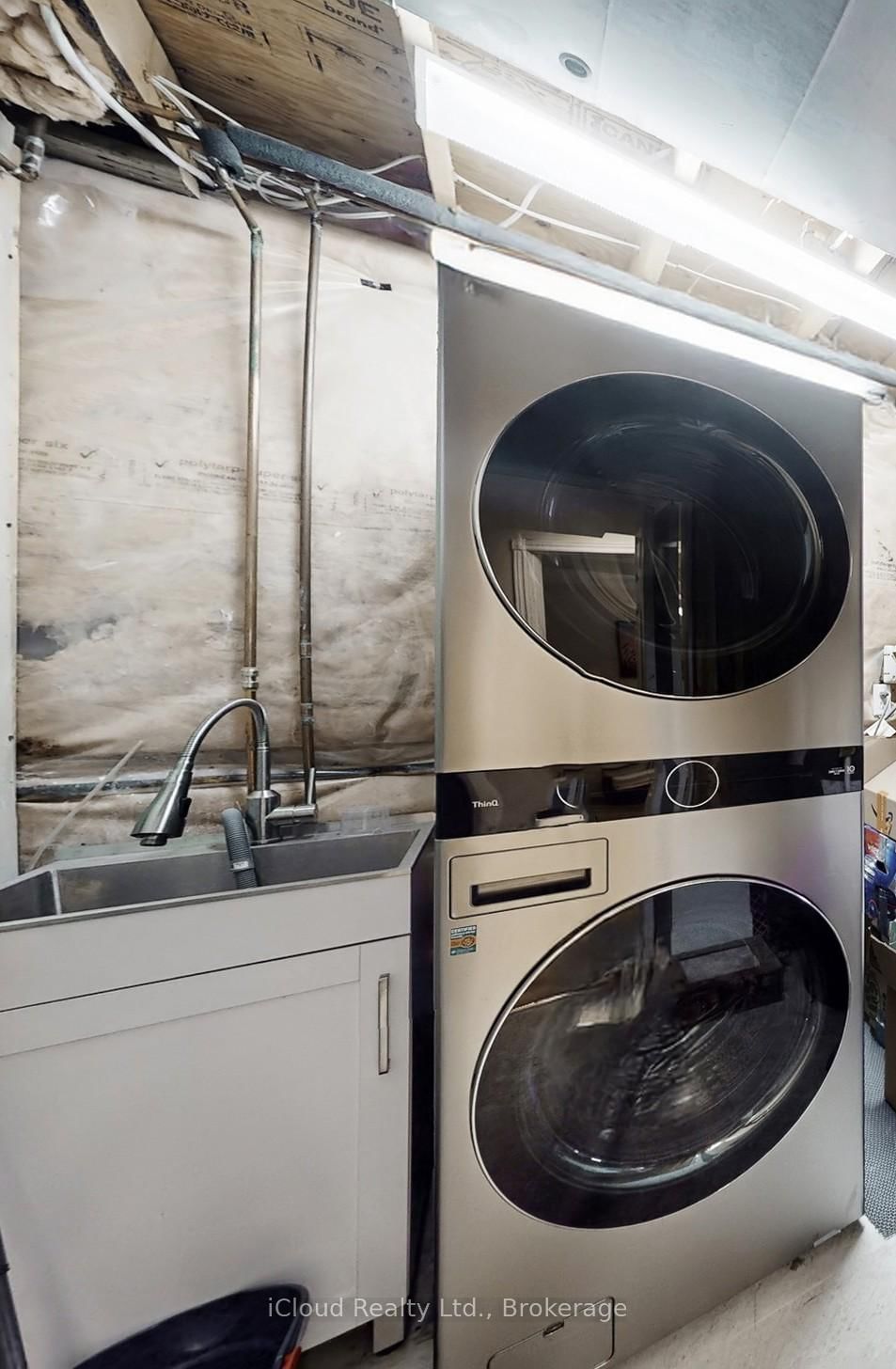 Detached House for sale at 197 Mapleton Avenue, Barrie, Ontario, L4N 8T5 - Holly - MLS: S12999714