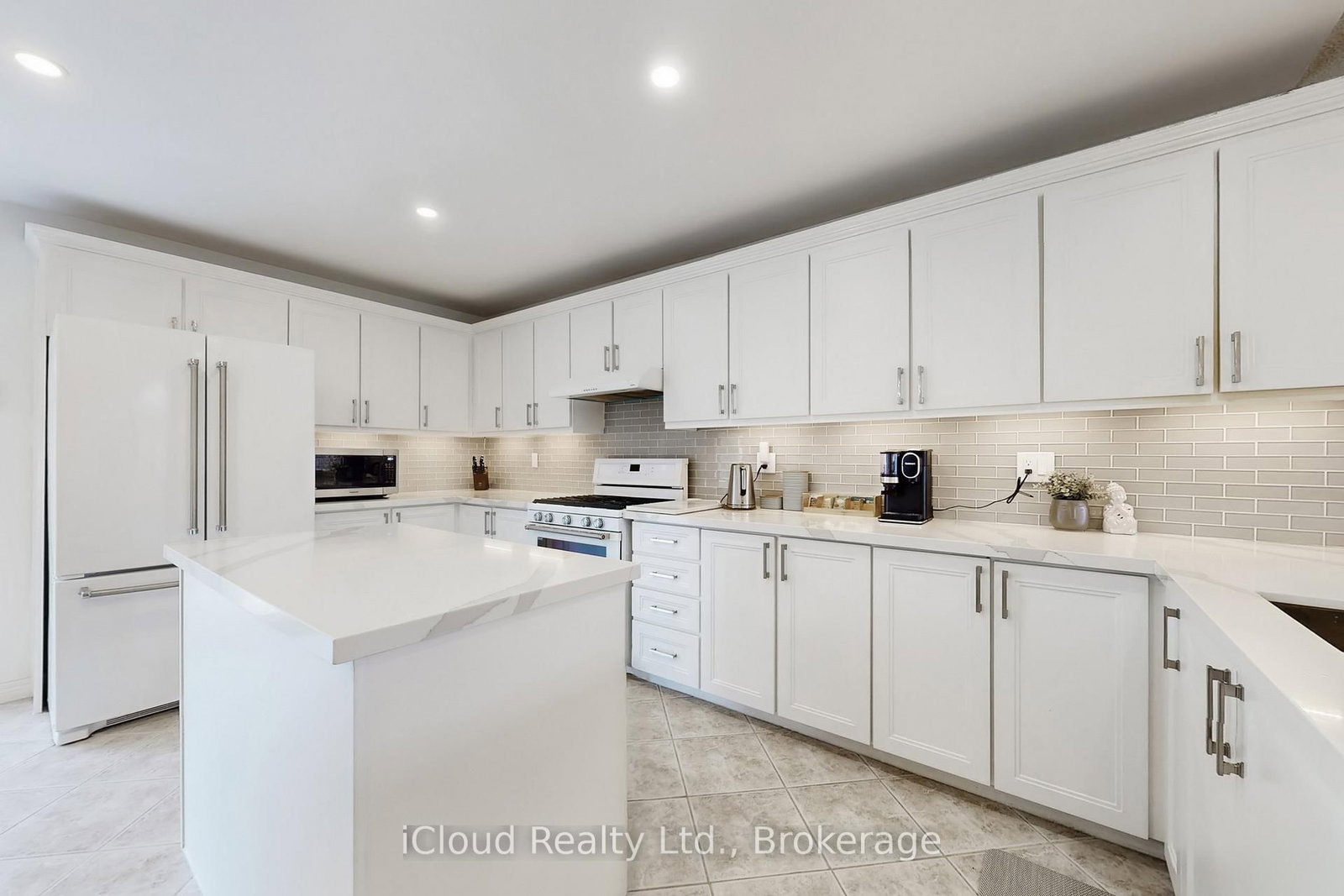 Detached House for sale at 197 Mapleton Avenue, Barrie, Ontario, L4N 8T5 - Holly - MLS: S12999714