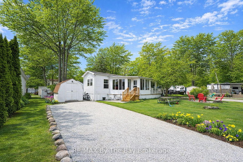 173 - 85 THEME PARK Dr, Wasaga Beach, L9Z 1X7 | Image 3