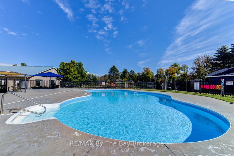 75 - 85 THEME PARK Dr, Wasaga Beach, L9Z 1X7 | Image 2