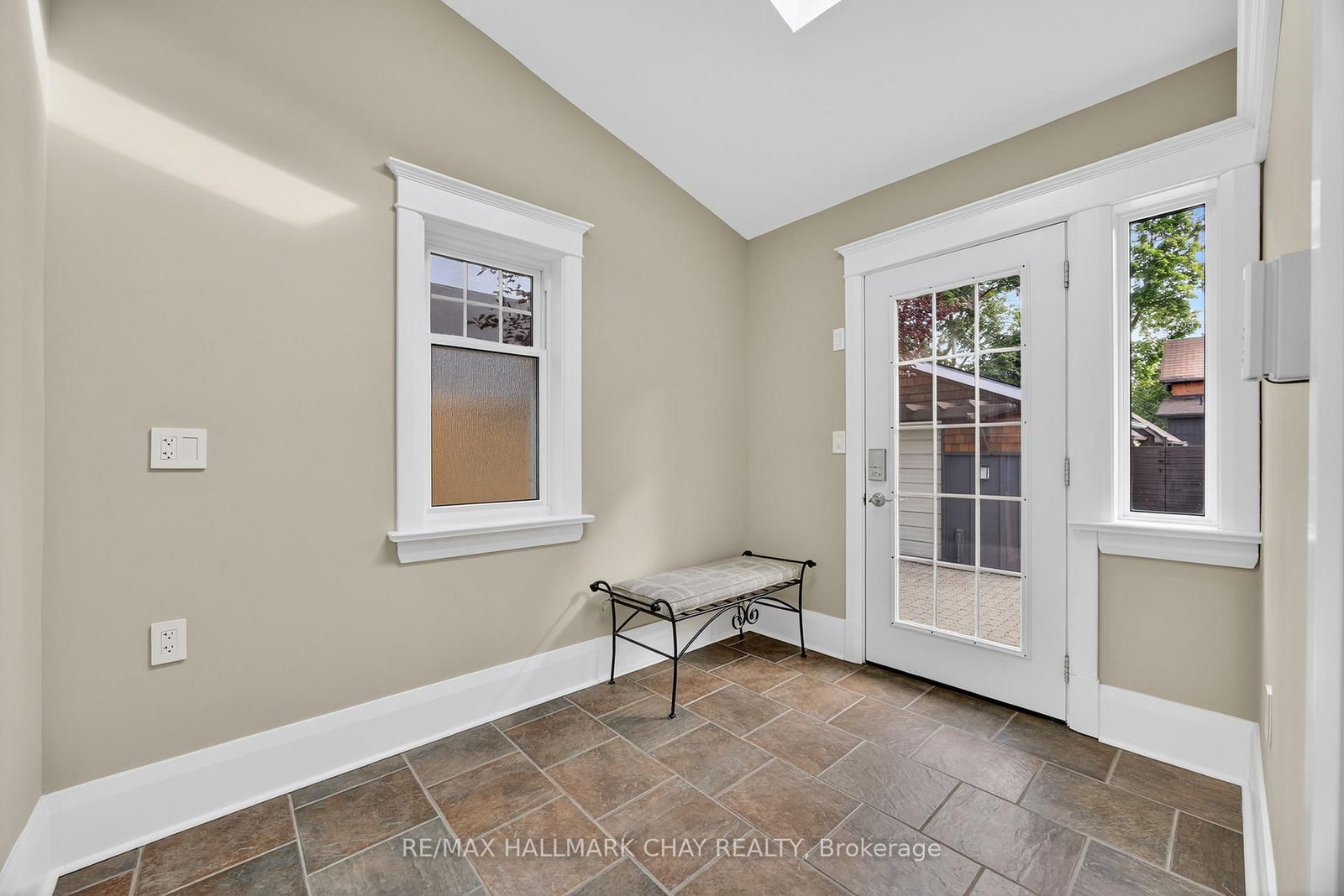 Detached House for sale at 53 Eccles Street, Barrie, Ontario, L4N 1Y3 - Queen's Park - MLS: S13000994