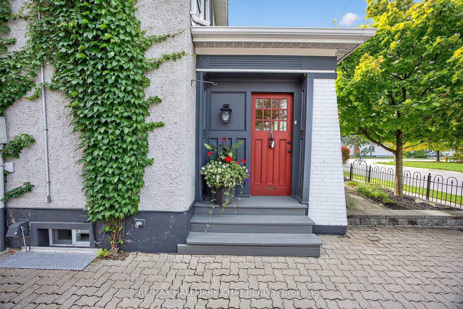 Detached House for sale at 53 Eccles Street, Barrie, Ontario, L4N 1Y3 - Queen's Park - MLS: S13000994