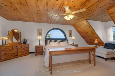 8886 County Road 91 • Clearview, ON photo 9
