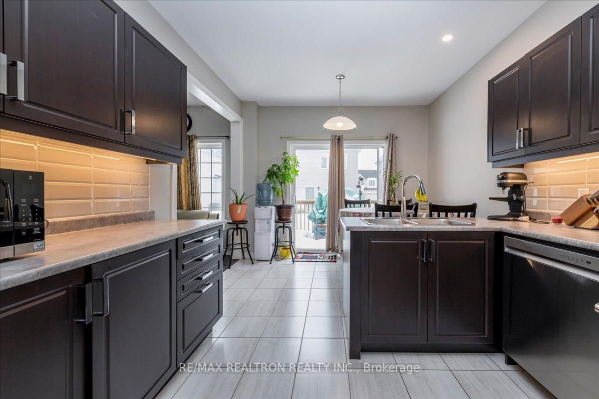 Detached House for sale at 207 Cubitt Street, Clearview, Ontario, L0M 1S0 - Stayner - MLS: S13002158