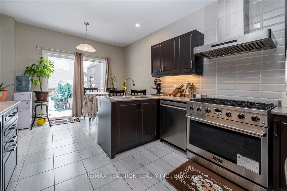 Detached House for sale at 207 Cubitt Street, Clearview, Ontario, L0M 1S0 - Stayner - MLS: S13002158