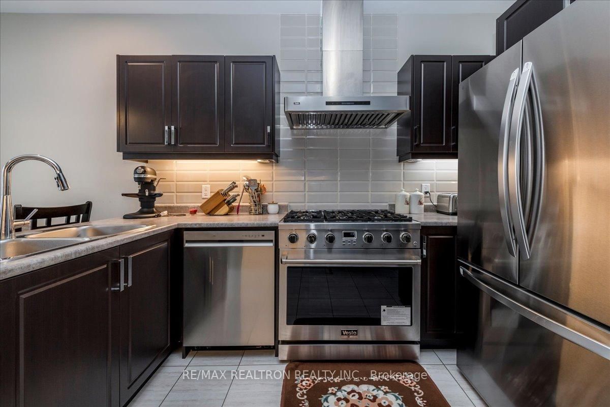 Detached House for sale at 207 Cubitt Street, Clearview, Ontario, L0M 1S0 - Stayner - MLS: S13002158