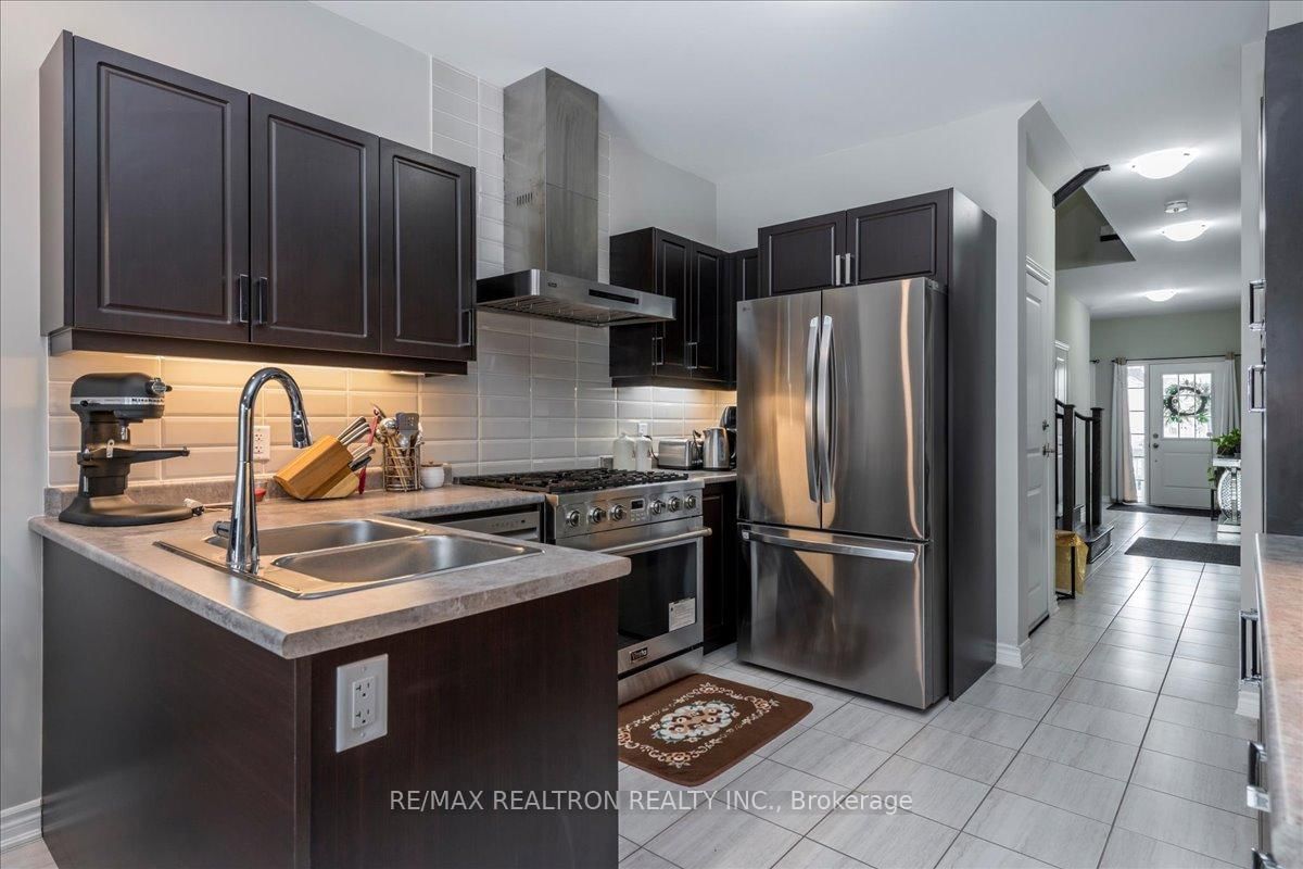 Detached House for sale at 207 Cubitt Street, Clearview, Ontario, L0M 1S0 - Stayner - MLS: S13002158